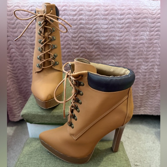🎉HP🎉 Elegant Tan Lace-Up Heeled Boots Extra Wide - Picture 12 of 12